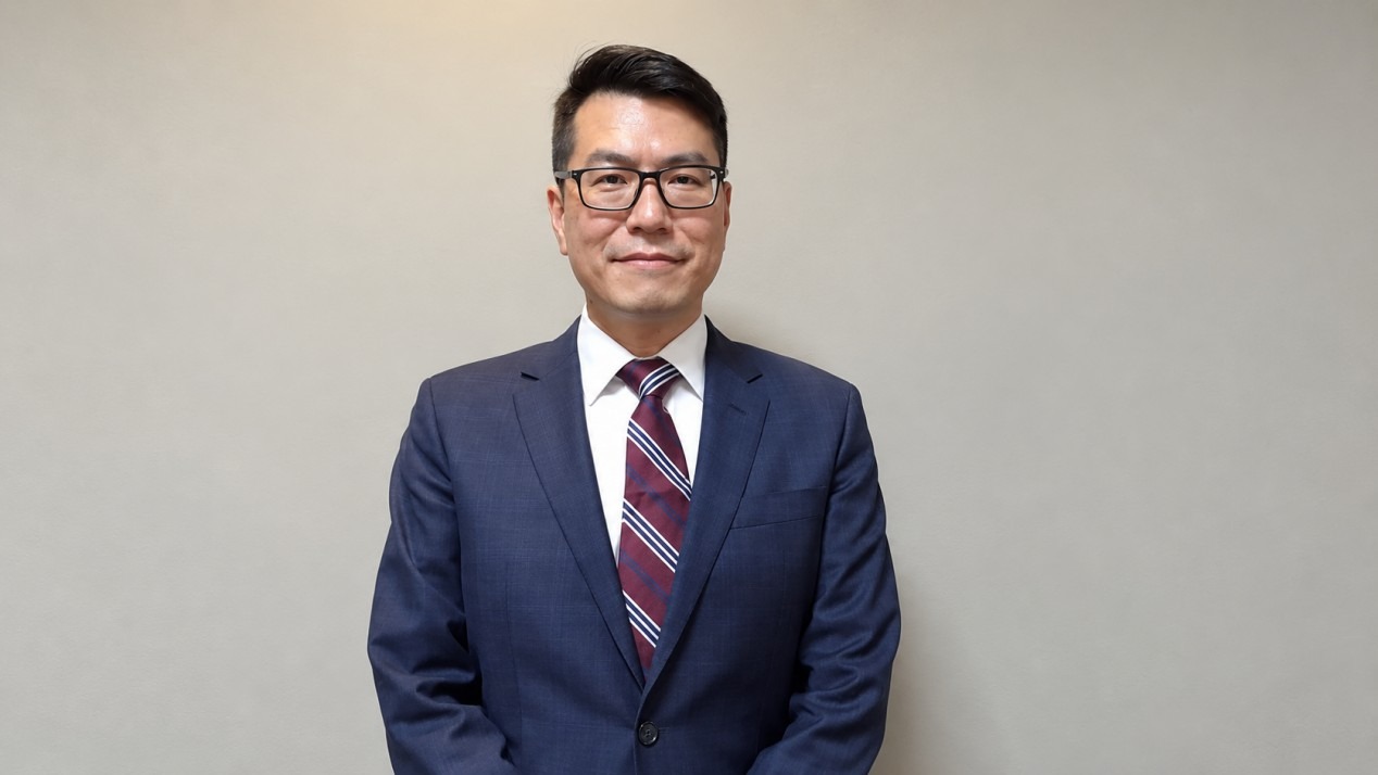 鍾國忠打破資本市場長年資訊壟斷：前日盛投顧總經理鍾國忠攜手專業團隊，將法人級投研架構全透明落地